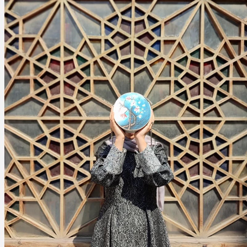 کیف رودوشی دایره ای طرح بهار