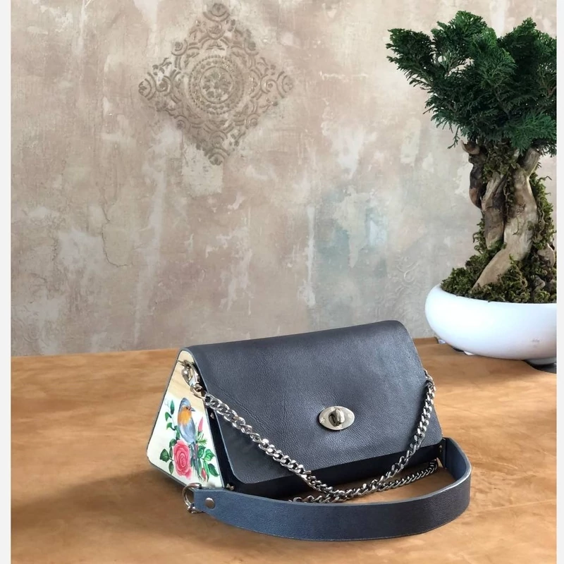 کیف رودوشی طرح سینه سرخ